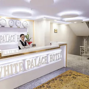 White Palace מלון